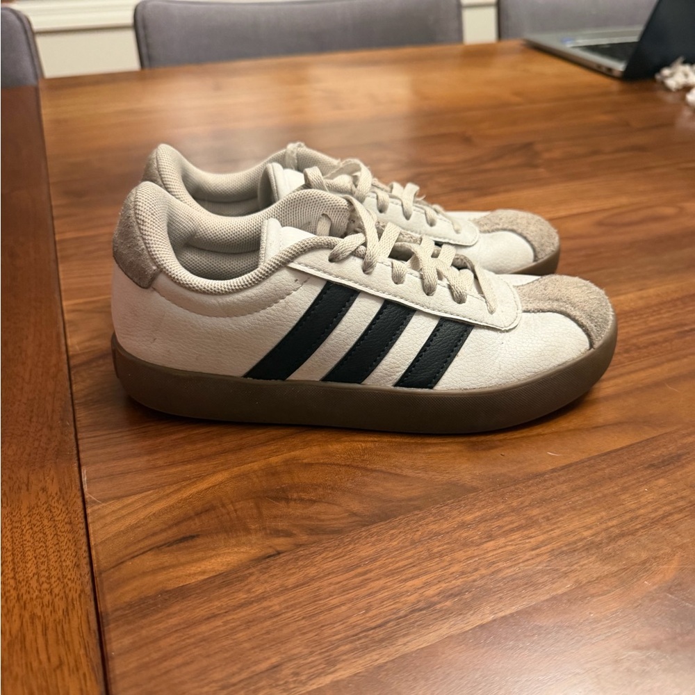 Kids Adidas Sambas size 2 Off-White/Cream Knit Low-Top Sneakers